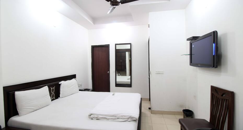 HOTEL CRYSTAL PALACE, New Delhi 5